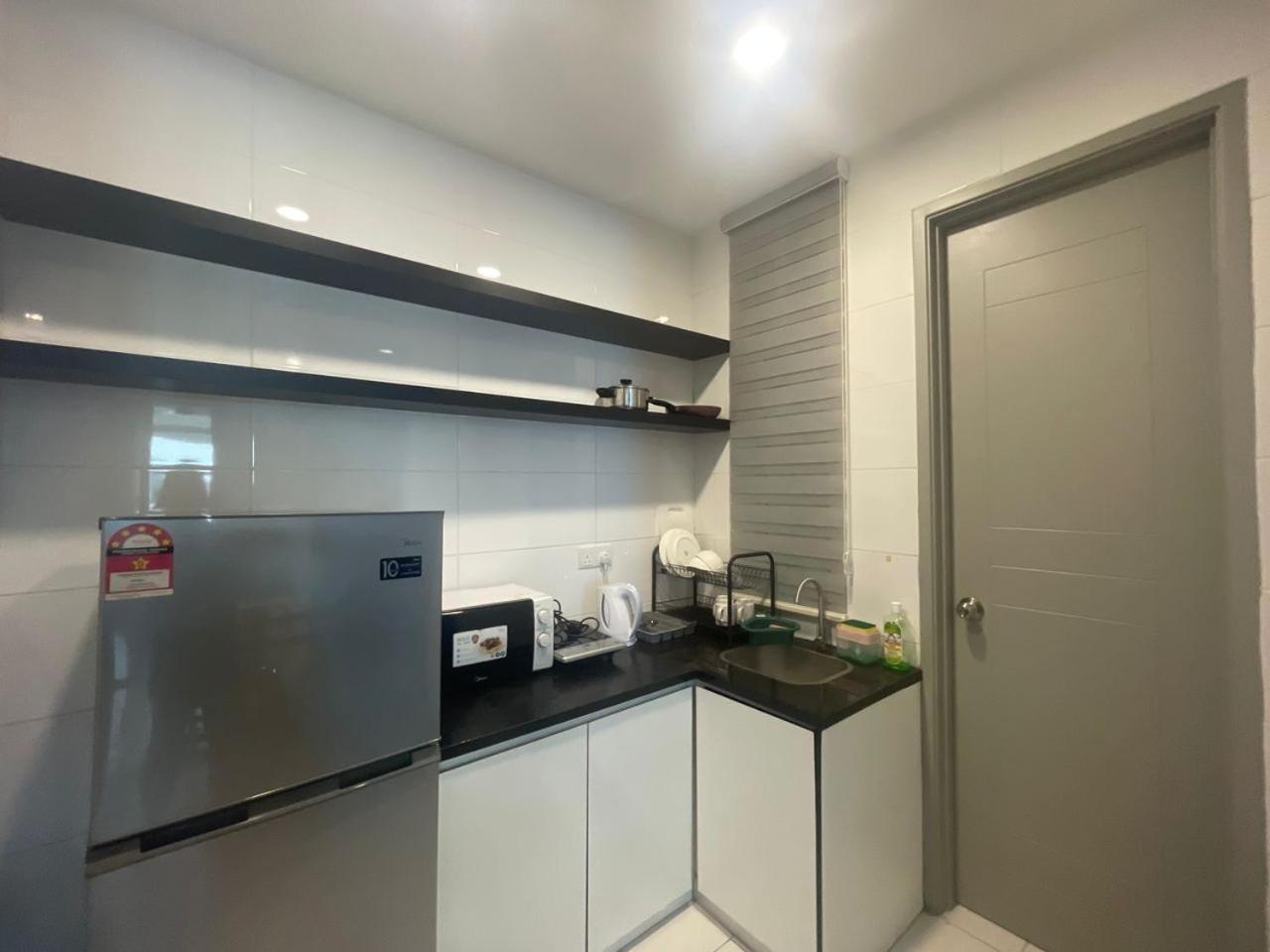 Close Apartment *